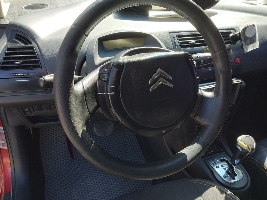Автомобиль Ситроен С4