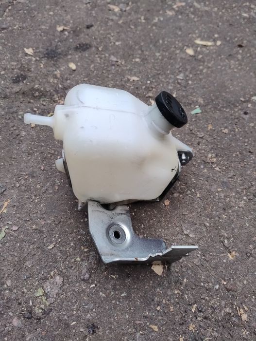 Розширювальний бачок Сузукі Скайвей