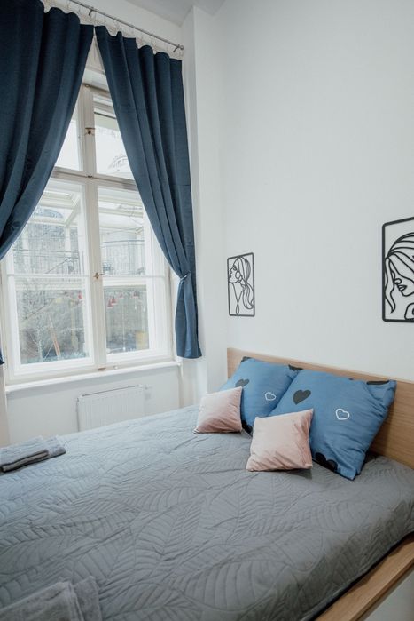 Noclegi dla ekip - 8 dużych lóżek centrum lodzi FAKTURA VAT