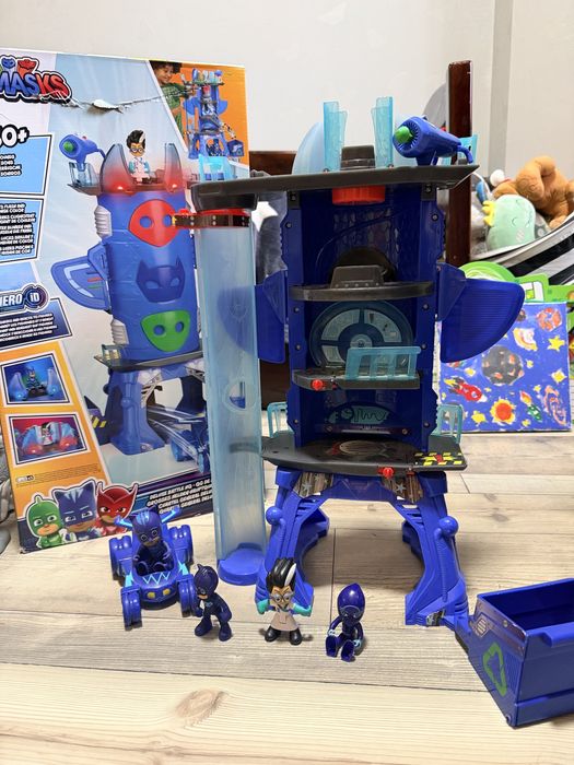 База Герої в Масках