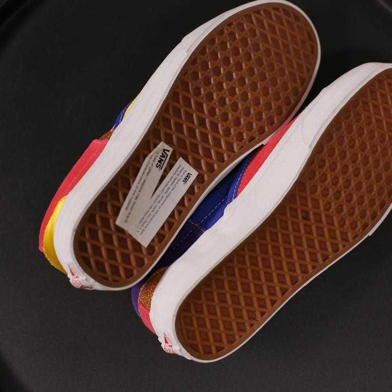 Яскраві сліпони печворк vans колекція pride