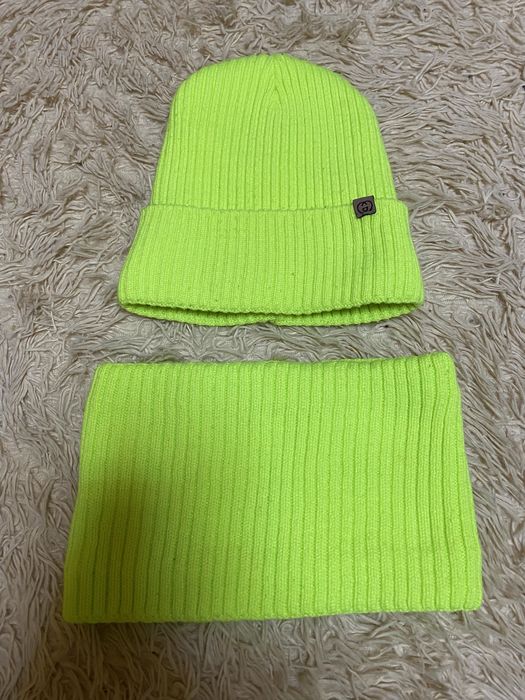 Шапка зимова і хомут теплі для дівчинки 9-12 років стан відмінний