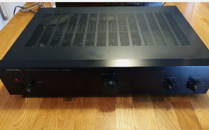 Rotel - RA - 935BX Amplificador