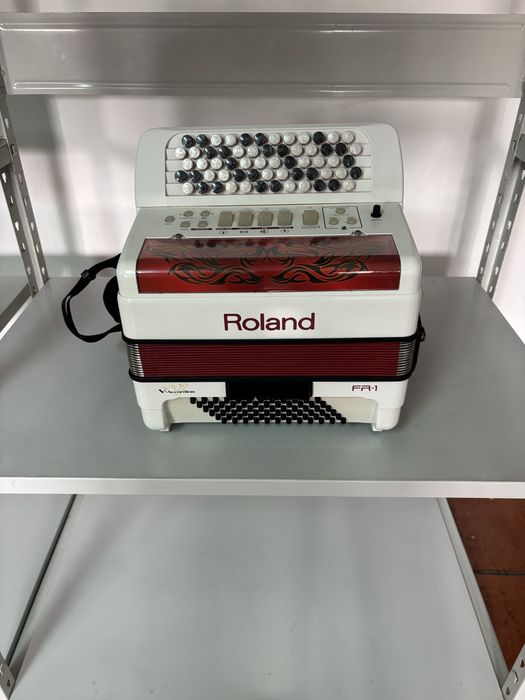 Acordeao Roland FR1