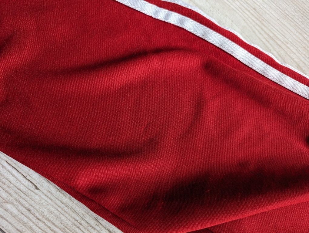 Спортивні штани Adidas червоного кольору