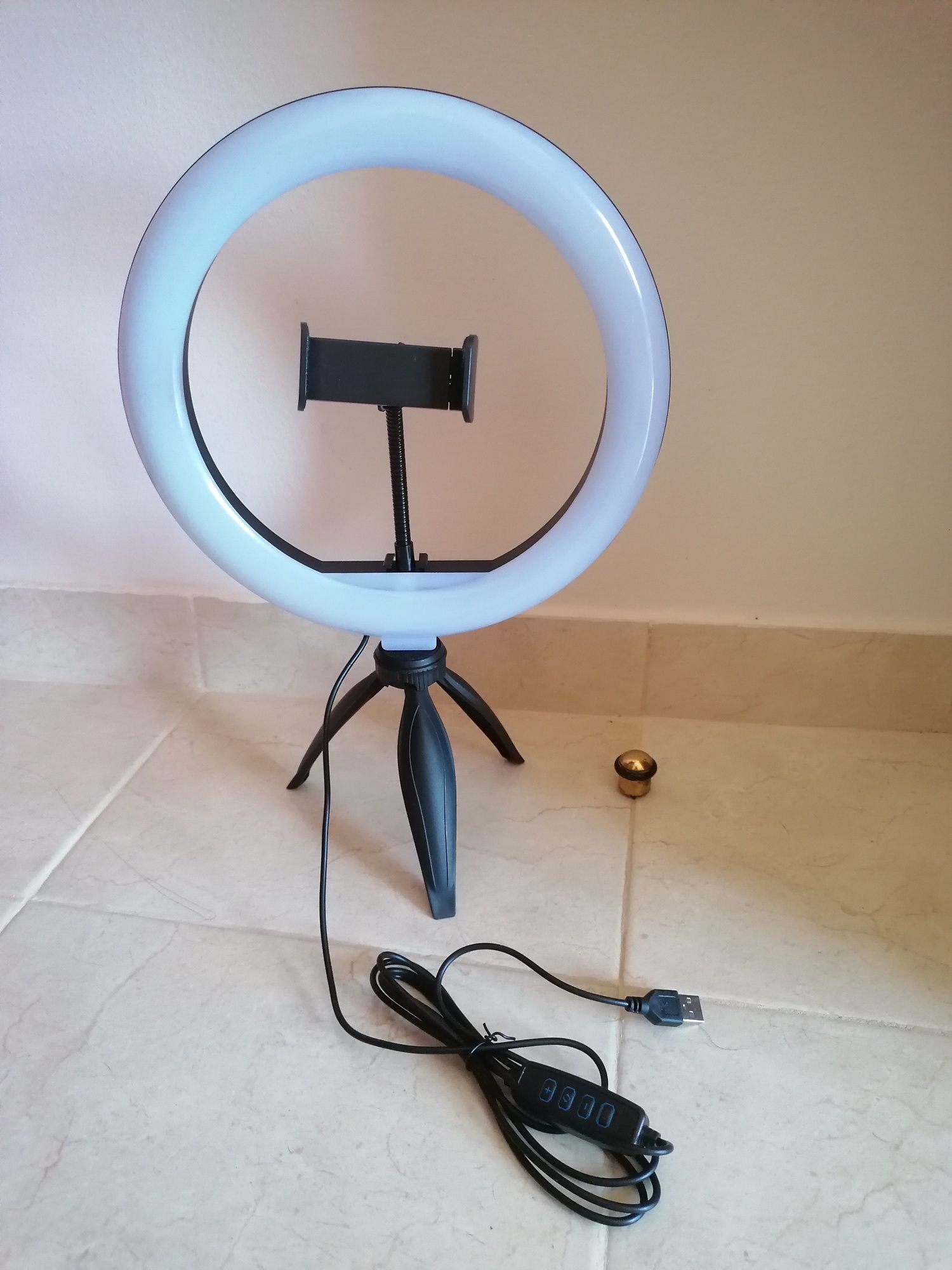 Luz led com tripé de secretária