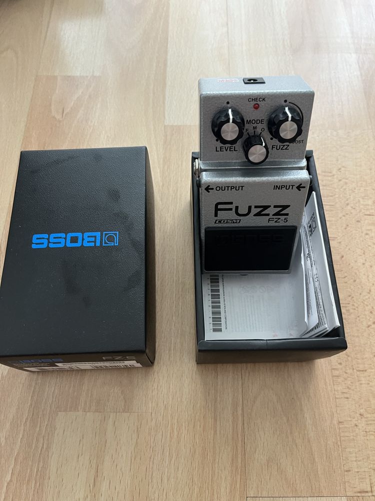 Boss FZ-5 Fuzz легендарний фуз-новий