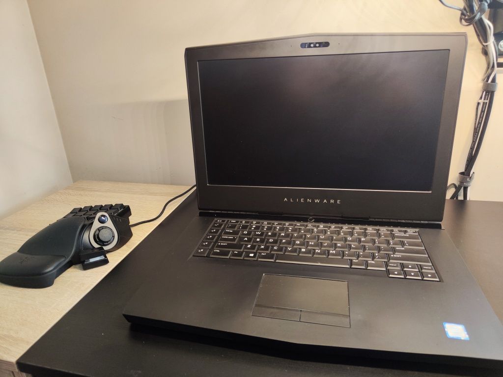 Laptop gamingowy Dell Alienware 15 R3 + Razer Tartarus v2