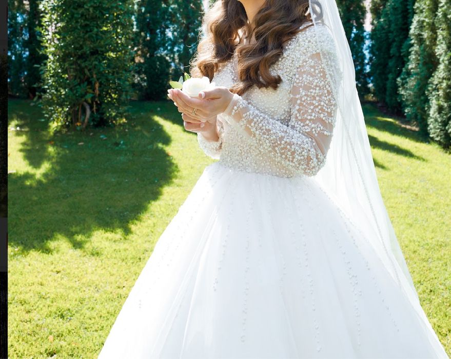 Продаю весільну сукню