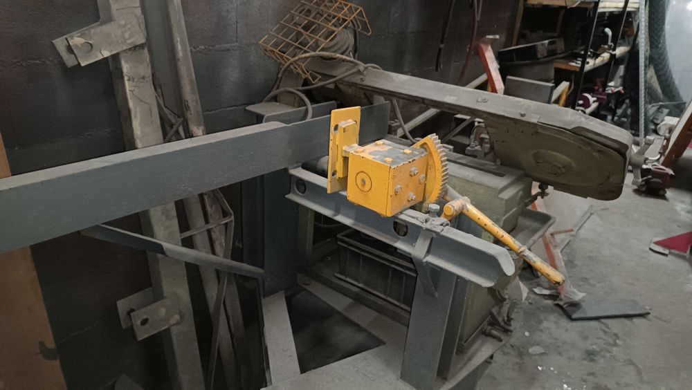 Máquina de corte de fita para perfis ate 300mm