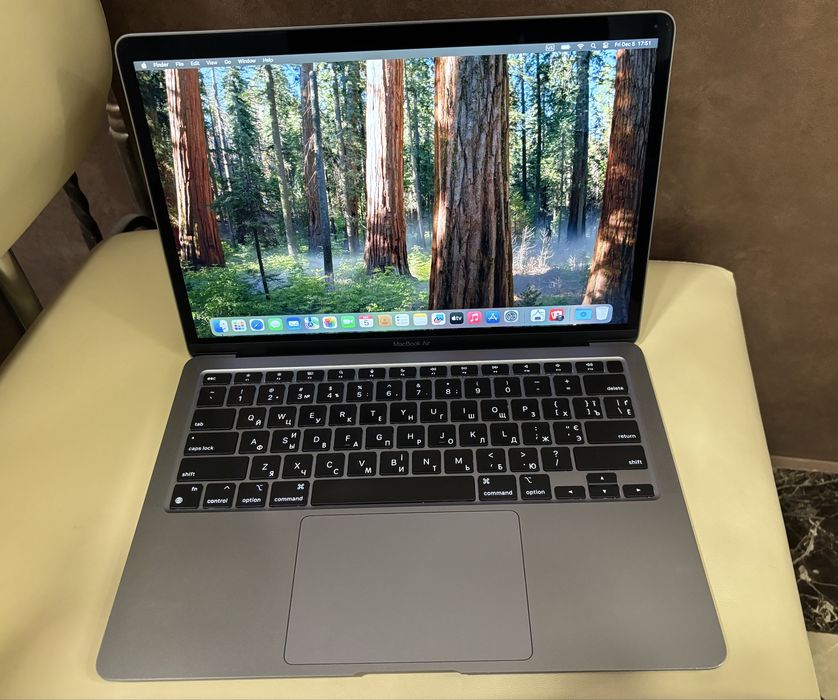 MacBook Air M1 8/256 A2337 - чудовий стан, акумулятор 87%