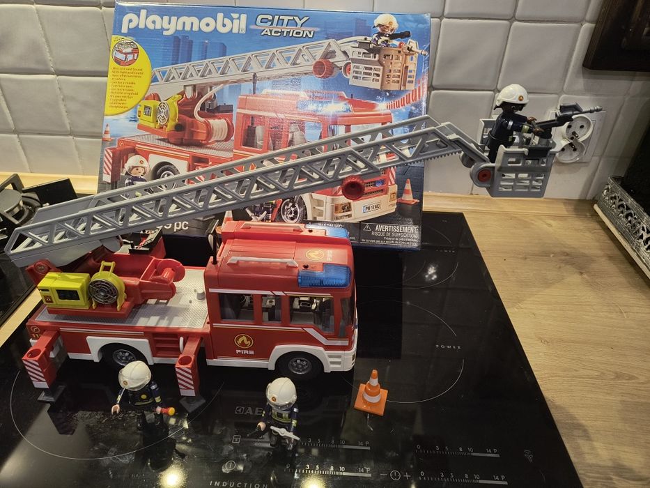 Sprzedam playmobil CITY ACTION wóz strażacki 9463