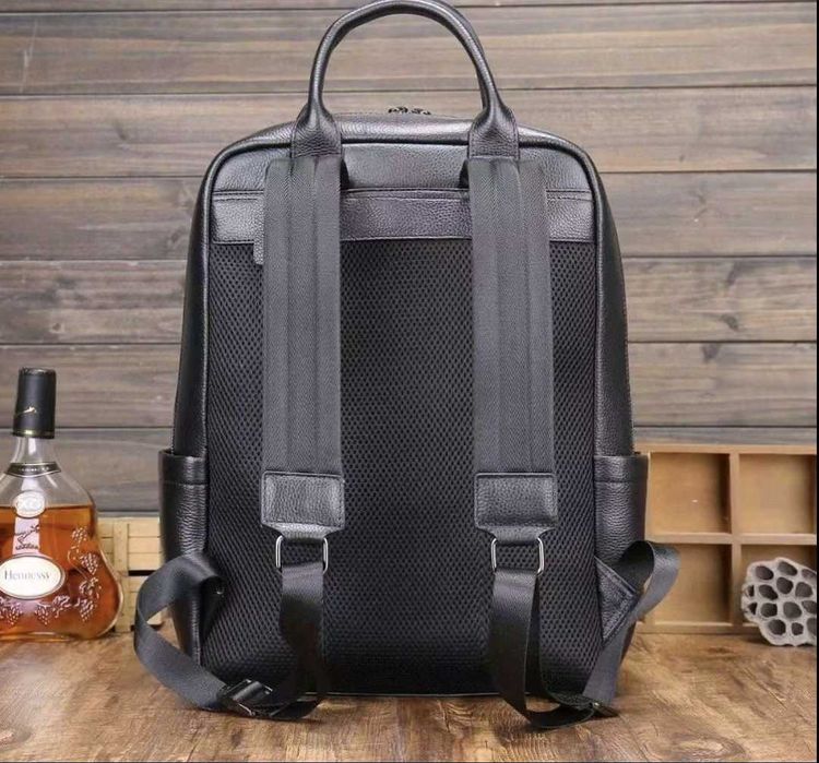 Вмістка шкіряна сумка-рюкзак чорна