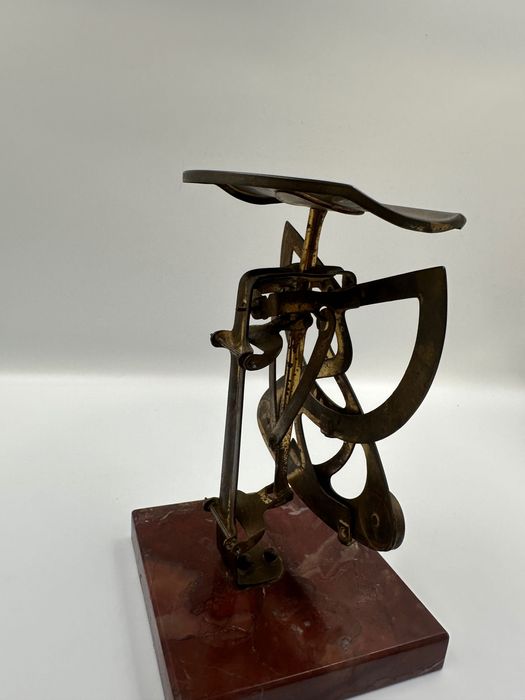 Stara waga na listy Columbus Bilateral z kamienną podstawą