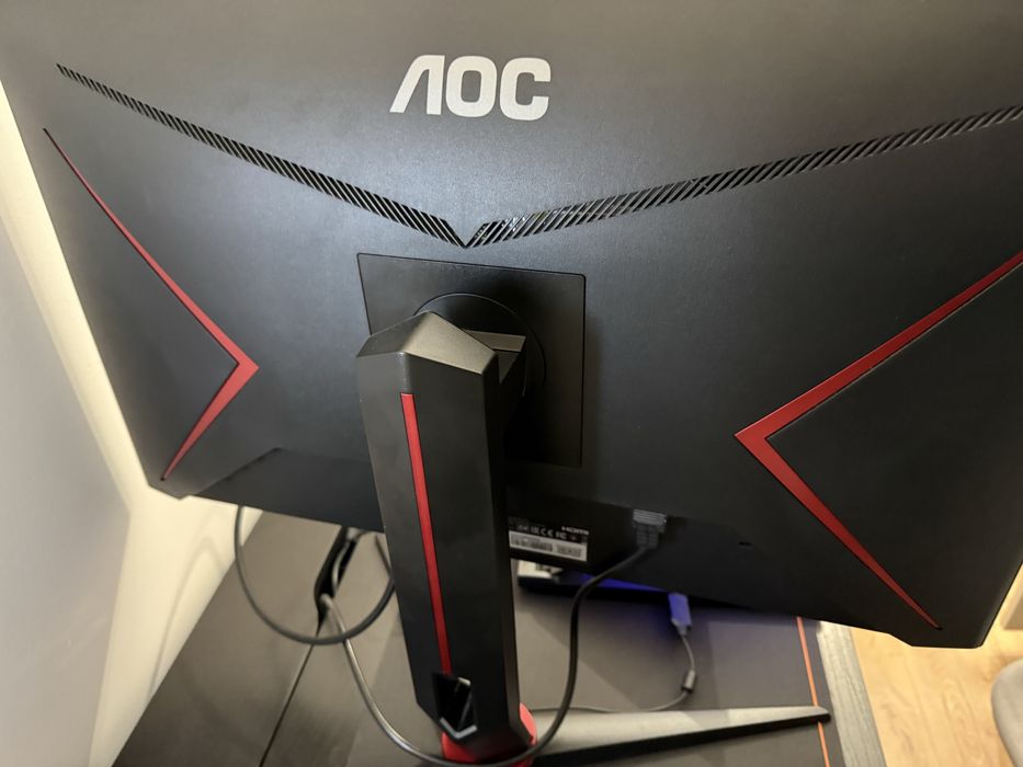 Monitor AOC 27G2U