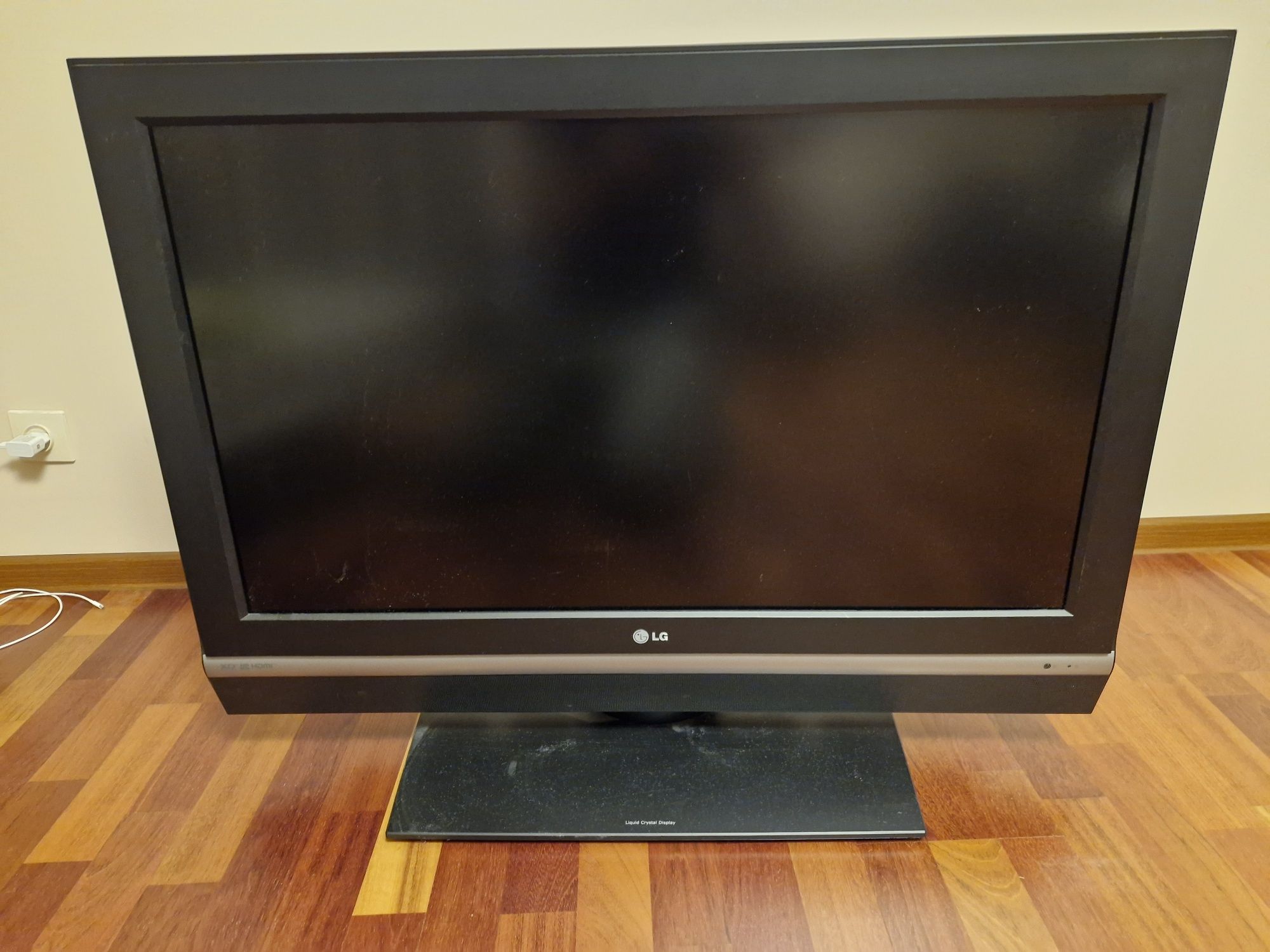 Telewizor LCD LG 37 CALI sprawny