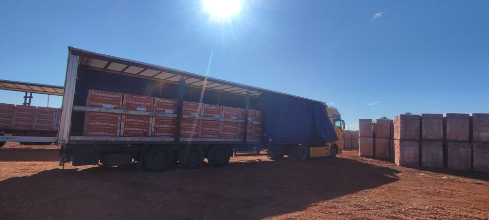 Uslugi transport niskopodwoziem wywrotka patelnia