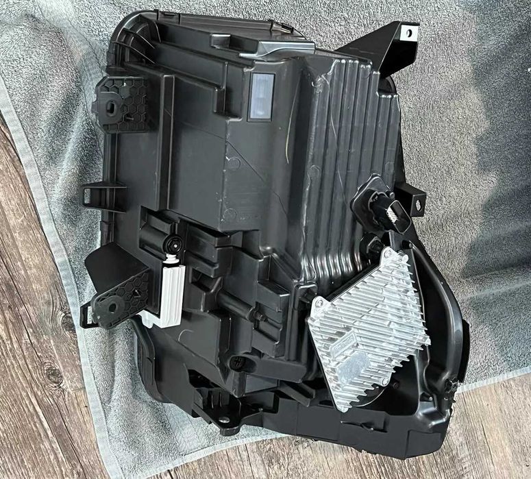 Фара фонарь ford f150 f-150 lightning nl3z13009p nl3z13009n