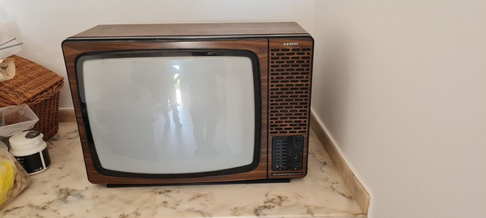 TV Siemens Antiga a cores