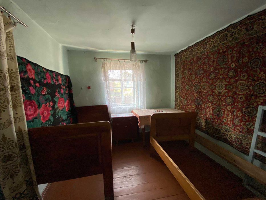 Будинок в селі Малі Вікнини