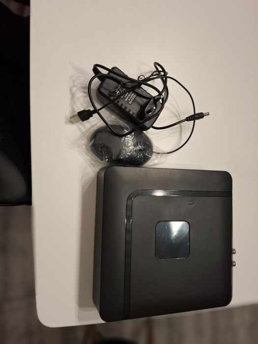 Cyfrowy rejestrator wideo (DVR) lub sieciowy rejestrator wideo (NVR)