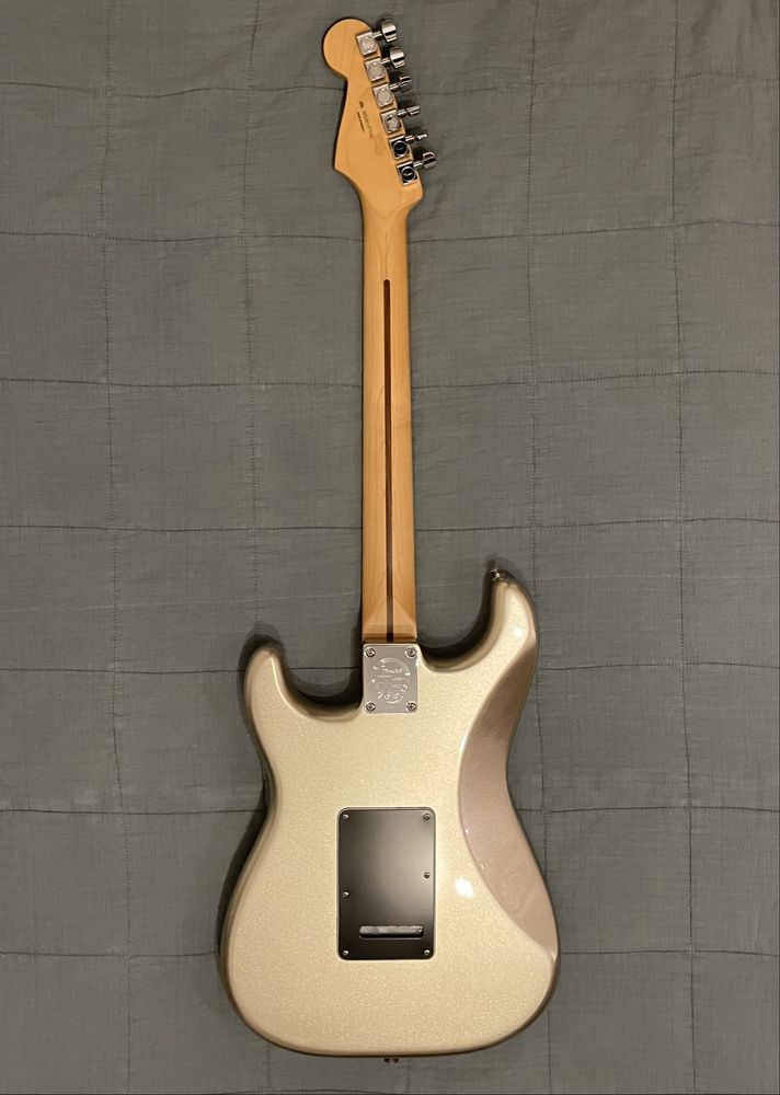 Guitarra de comemoração dos 75 anos da Fender