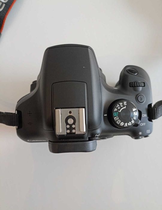 Máquina Fotográfica Canon EOS 1300D + objectiva + Mala (Kit completo)