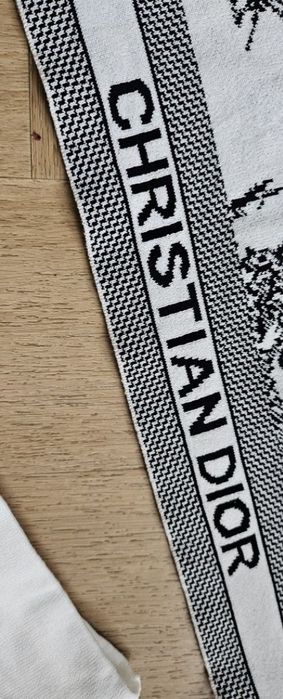 Komplet sweterkowy na Christian Dior