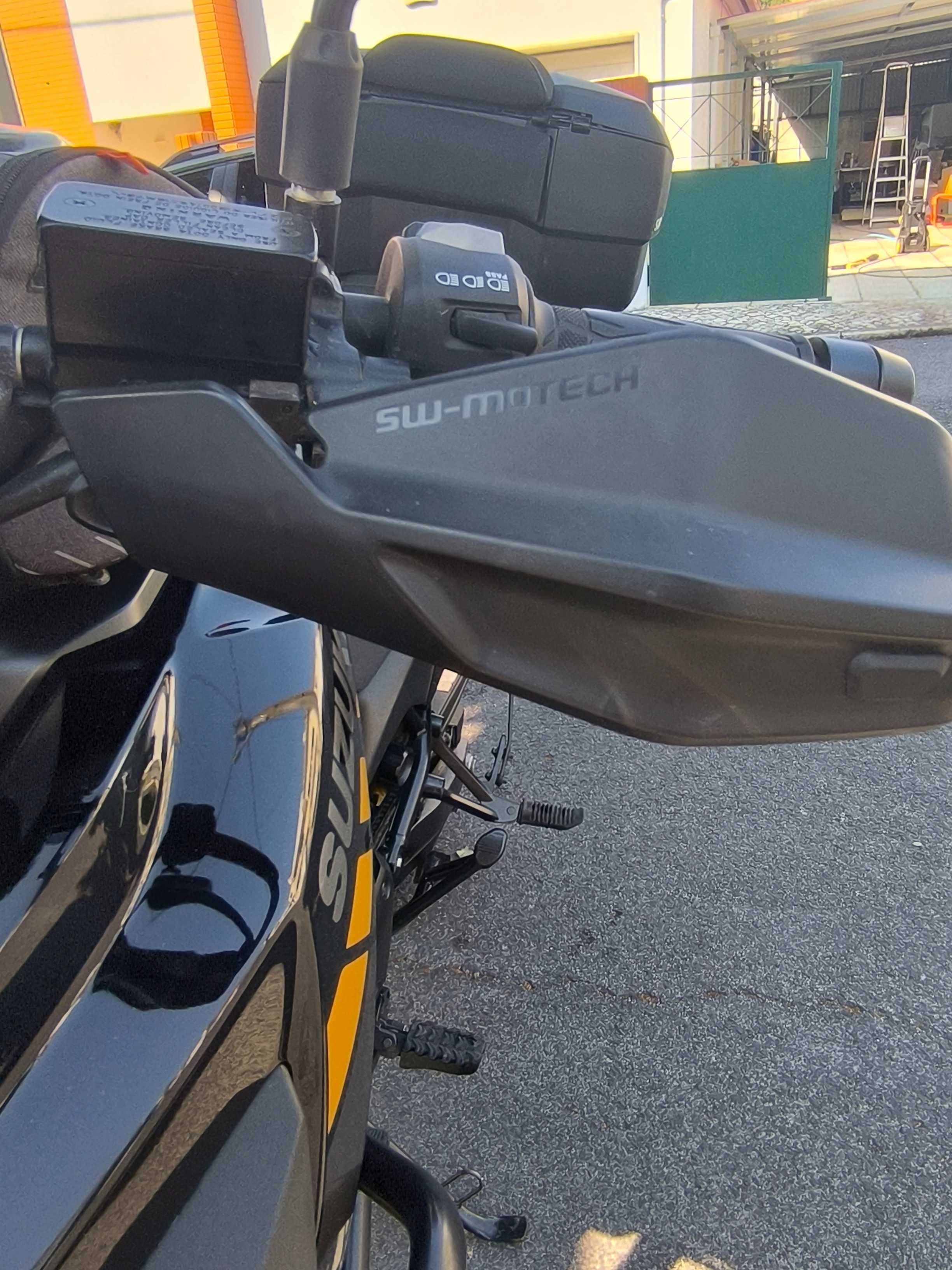 Moto suzuki v-strom 1050cc