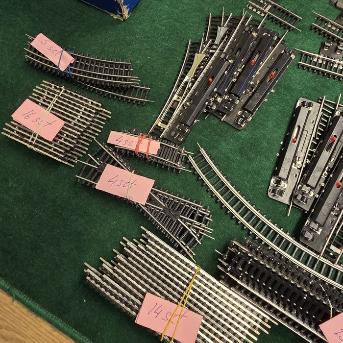 Sprzedam duży zestaw elementów do makiety kolejowej w skali TT.