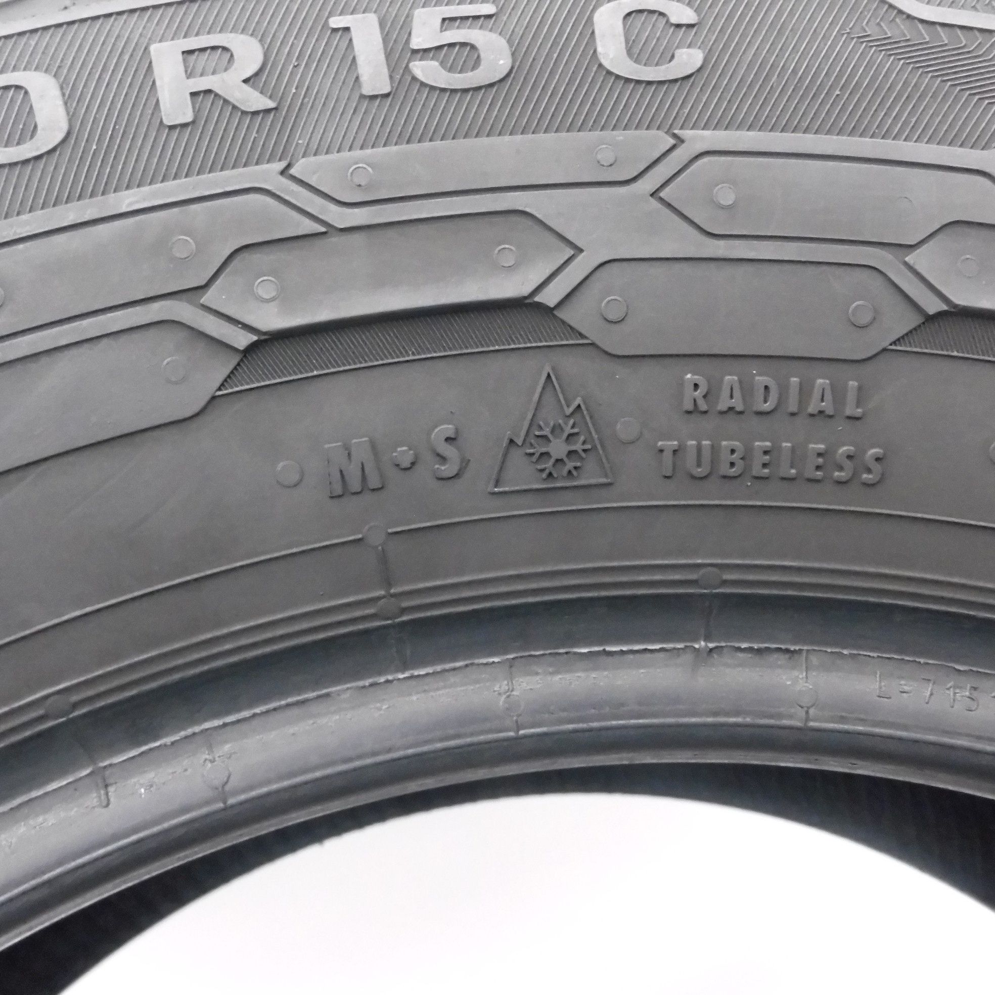 Opony 205/70/15C Uniroyal 205/70R15C 106/104R Snow Zimowe 2020 7,8-8mm