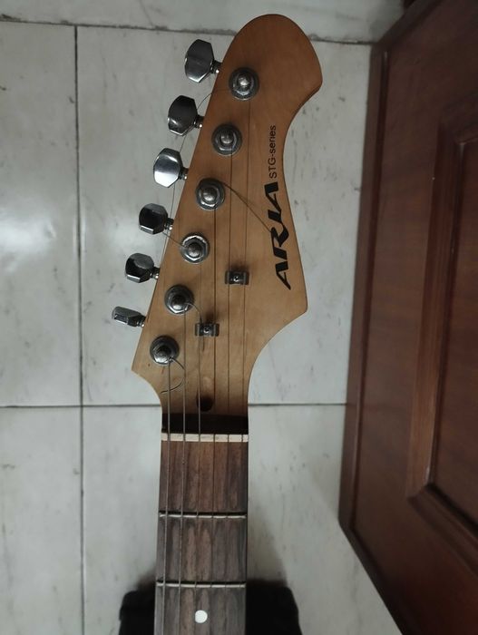 Guitarra ARIA STG Series