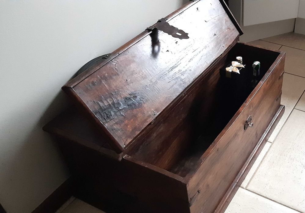 Duży kufer, skrzynia kolonialna Bombai, lite drewno .Piękna.