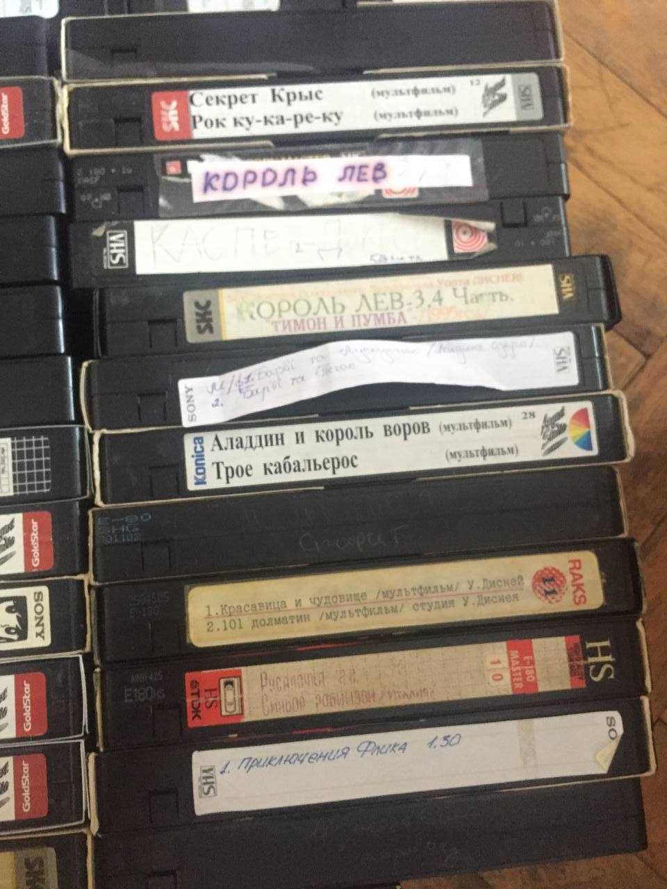 Видеокассеты VHS История игрушек, Суперсемейка, Тарзан, Король Лев