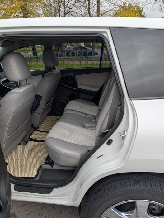 Продам Toyota RAV EV