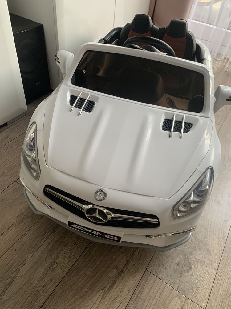 Mercedes AMG akumulator