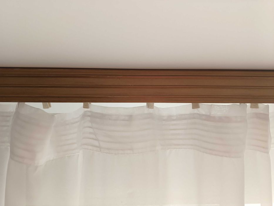 Karnisz w kolorze złotym 3,5 mb z Zabkami Czasy PRL .