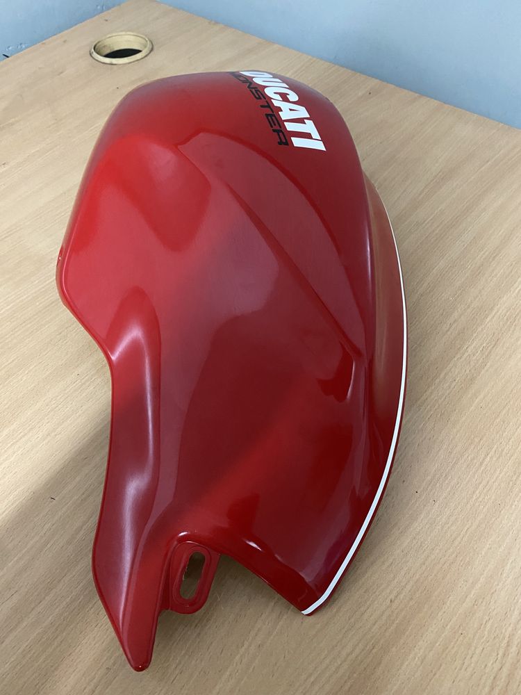 Osłona Nakładka Zbiornik Ducati Monster 696 owiewka bok 4803/2601B