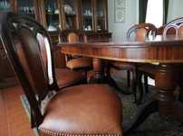 Cristaleira mesa e 6 cadeiras em madeira para sala de jantar