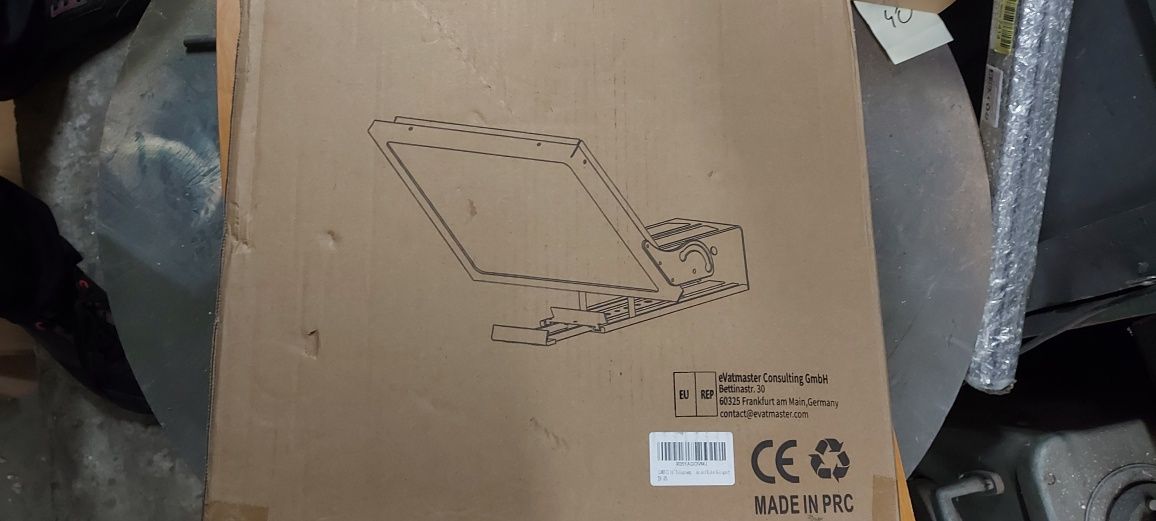 Regulowany stojak na laptopa