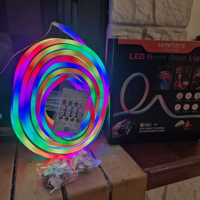 Гнучка LED неонова стрічка 10 м з керуванням зі смартфона та пульта.
