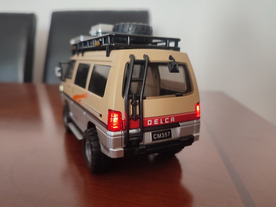 Mitsubishi L300 Delica model 1:24 piękny rallyart Evo 4wd
