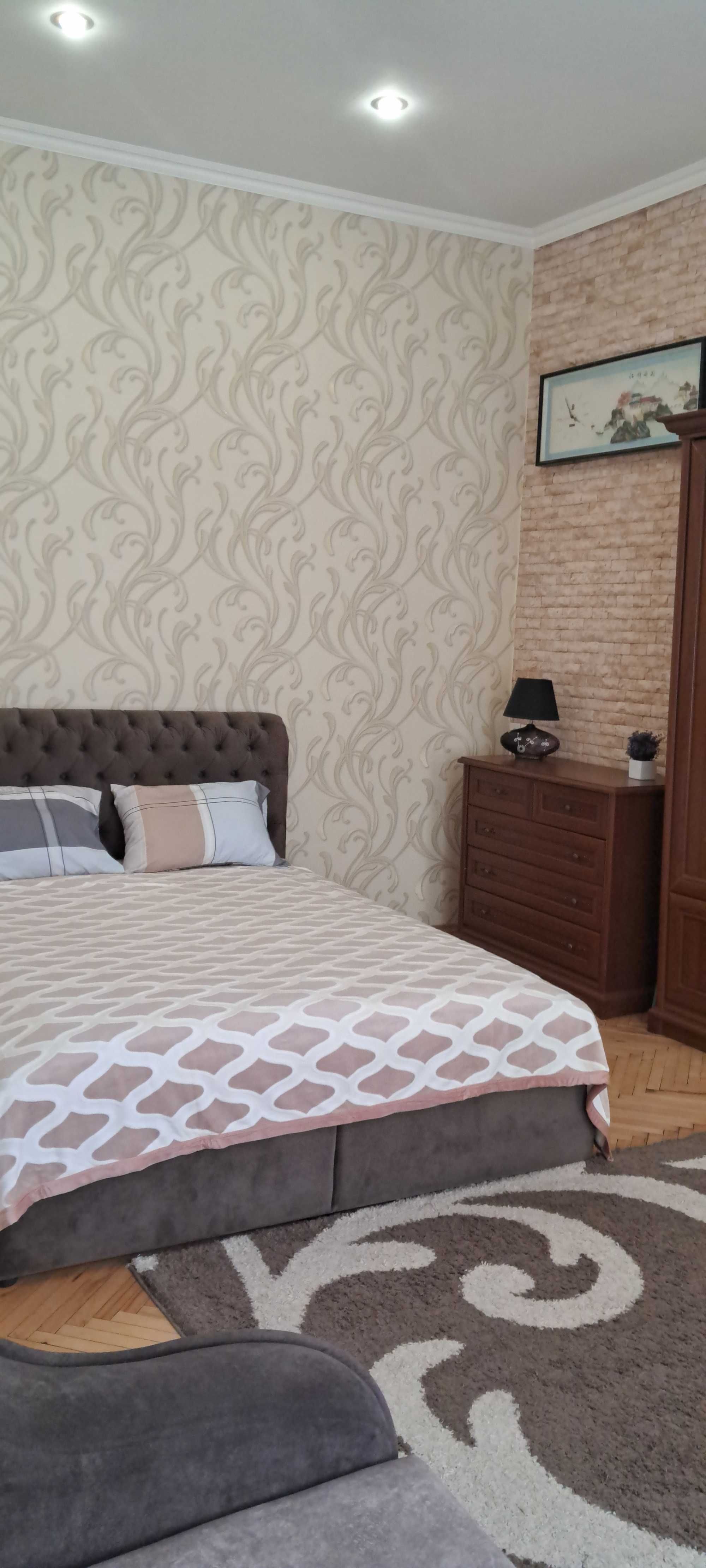 Затишна 2х кімнатна квартира в центрі міста. З кондиціонером.