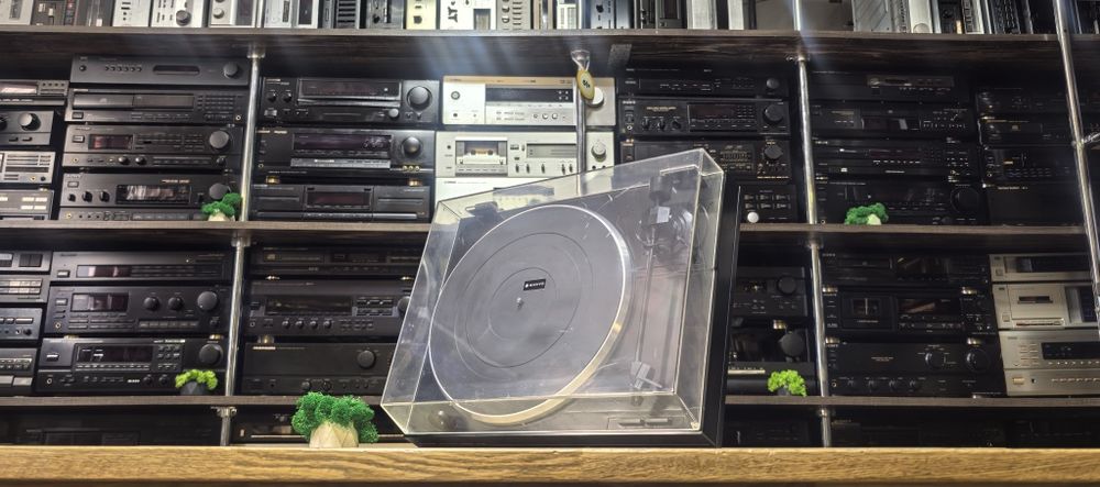 Вініловий програвач Sanyo TP240
