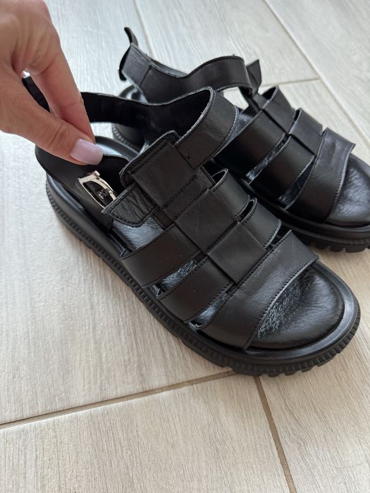 Продам босоніжки у відмінному стані!