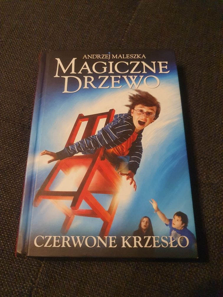 Magiczne drzewo Czerwone krzesło Maleszka Andrzej