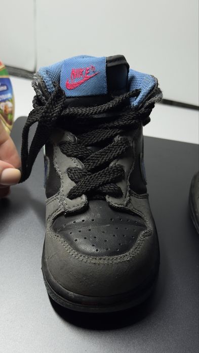 Дитячі ботинки.