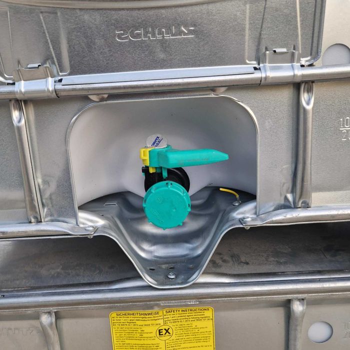 Zbiorniki dwupłaszczowe w obudowie metalowej 1000L