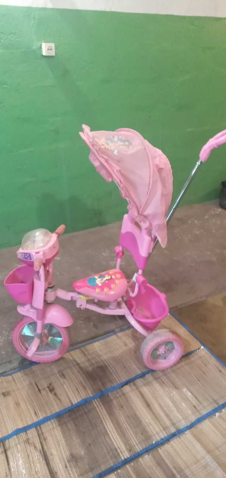 Велосипед розовый трёхколёсный прогулочный.