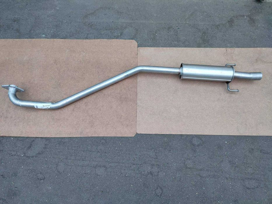 Резонатор (средняя часть) Тойота Авенсис 1.8i 2003 - 2008 гг..